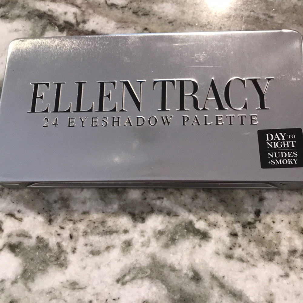 Ellen Tracy 24 Eyeshadow Palette